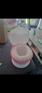 Twinky® Töpfchen für Kinder und Baby – 3-in-1 Toilettentrainer mit Musik- und Spültaste – Toilettensitz mit Deckel und WC-Rollenhalter Kunden-Foto 3