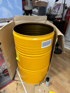 200 Liter Metallfass Tonne mit Deckel Stahlfass Ölfass Feuertonne Behälter Tonne Blechfass Stehtisch Brenntonne Ghettofass – Vielseitig einsetzbar Kunden-Foto 1