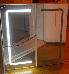 AODEMOKO : Armoire de salle de bain avec miroir, éclairage LED et étagères ouvertes, couleur blanche Photo du client 1