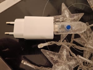 LED světelný závěs LARS360, motiv hvězdy, délka 3 metry, 138 LED diod, teplá bílá barva, 8 světelných režimů, dálkové ovládání, časovač a 4 úrovně stmívání. Světelná řetězec s motivem hvězd, ideální pro vánoční výzdobu a dekorace Fotografie od zákazníka č. 1