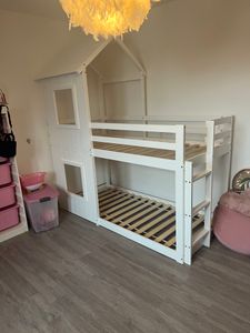 Merax Etagenbett 90x200 cm mit Treppe und Rausfallschutz, Dach und Lattenrost, Hochbett Kieferholzbett Kinderbett für 2 kinder, Weiß Kunden-Foto 1