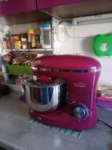 Küchenmaschine 6L Schüssel - 1.500 WATT in Beere mit Planetenrührwerk inkl. Edelstahlschüssel, Schneebesen, Knethaken Kunden-Foto 17