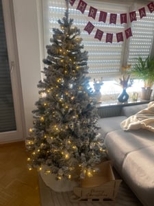 COSTWAY 225cm albero di Natale artificiale con neve incl. 1010 aghi in PVC, 450 luci LED bianco caldo e supporto in metallo, abete, albero di Natale, bianco Foto del cliente 9
