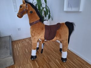 Vrooomy Pferd auf Rollen Kinder Reittier Groß (6–9 Jahre) – Mechanisches Reitpferd mit Galoppfunktion & Lenkung – Plüsch Reittier Indoor & Outdoor – Braun Kunden-Foto 3