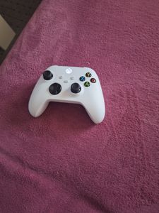 Microsoft Xbox Wireless Controller, Joystick, Xbox, Xbox One, Xbox Series S, Směrový kříž, Tlačítko domů, Tlačítko Menu, Tlačítko Sdílet, Analogový/digitální, Bezdrátový, Bluetooth Fotografie od zákazníka č. 1