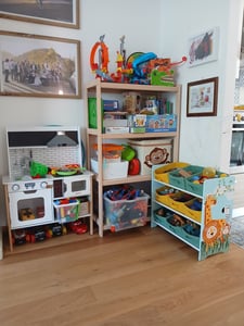 Stojanová polička z masívneho bukového dreva, 4 police, 133 × 60 × 38 cm, nosnosť až 60 kg na policu, mimoriadne stabilná, voľne stojaca, do pivnice, garáže a komory Fotografia od zákazníka č. 1