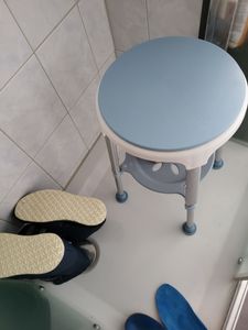ACXIN 360° Drehbarer Duschhocker, Medical Duschsitz Duschhilfe mit Badewannengriff aus Aluminium & HDPE, Höhenverstellbar, bis 150KG Belastung Kunden-Foto 1