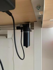 Schreibtisch 140 x 70 cm, Elektrisch höhenverstellbarer Schreibtisch, mit Memory-Funktion und Anti-Kollisions Technologie Schnelles laden USB/Typ C Kunden-Foto 8