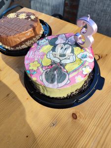 Różowy topper na tort Myszka Minnie wykonany z jadalnego papieru Zdjęcie produktu od klienta nr 1
