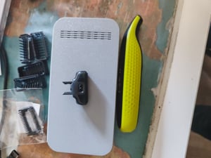 Philips OneBlade Rasierer QP2724/10 + Etui Slim Edition + 2 Körperaufsätze Kunden-Foto 2