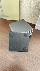 Sous-verres en ardoise Relaxdays, lot de 16, sous-verres carrés en verre, 10 x 10 cm, pour raclette et boissons, anthracite Photo du client 1