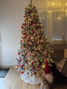 COSTWAY 225cm albero di Natale artificiale con neve incl. 1010 aghi in PVC, 450 luci LED bianco caldo e supporto in metallo, abete, albero di Natale, bianco Foto del cliente 5