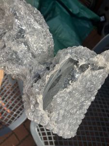 B-Ware? Schirm an sich toll, aber eindeutig nicht original verpackt, Teile fehlen oder sind fehlerhaft.
