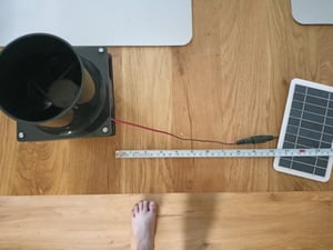10W 12V solarbetriebener Abluftventilator für Rundrohr ABS Solarpanel-Lüftungsventilator-Kit für Tierhaus Hühnerstall Wohnmobil-Gewächshaus Kunden-Foto 3