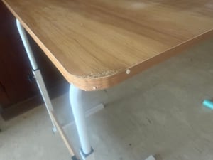 Verstellbarer, tragbarer Arbeitstisch aus Holz mit Rollen, höhenverstellbar bis 90 cm, vielseitig einsetzbar - EVOSTUL Kunden-Foto 11