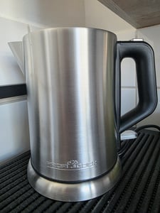 ProfiCook Wasserkocher 1L | Edelstahl | Einhandbedienung und Wasserstandsanzeige |mit verriegelbarem Deckel | 2200 W | PC-WKS 1106 Kunden-Foto 1