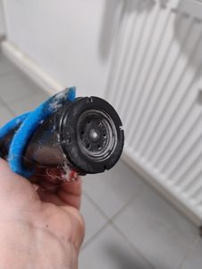 Hallo .  Nach mehrmonatigem Staubsaugergebrauch ist die Turbobürste kaputt gegangen.  Ansonsten ist der Staubsauger gut