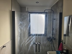 Mai & Mai Duschtür Nischentür dusche Duschabtrennung Duschkabine Schwingtür 180° Doppeltür 140x195cm 8mm ESG Nano-Beschichtung Klarglas mit Hebe- und Senkmechanismus Teramo66 Schwarz Kunden-Foto 1