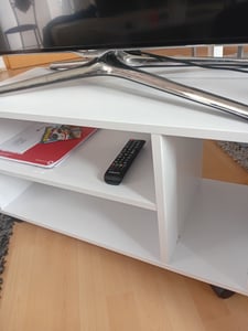 TV-Rollwagen MAJA, Weiß mattiert, aus Melamin, 73,5 cm hoch, 42 cm breit Kunden-Foto 1