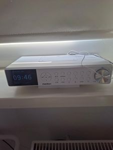 MEDION P66750 Küchen Unterbauradio (DAB+ Küchenradio, PLL UKW Radio, dimmbares TFT Farbdisplay, Koch Timer, Bluetooth, LED Leiste, inkl. Montagematerial) weiß Kunden-Foto 1