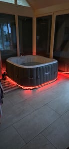 AREBOS Whirlpool 2400 W, aufblasbar, 4 Personen, 154x154cm, 100 Massagedüsen, mit Heizung, 600 Liter, Inkl. Abdeckung, Outdoor-Whirlpools Kunden-Foto 3