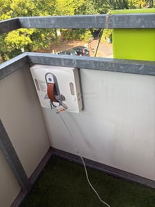 Lubluelu CHYW201 Smart Fensterputzroboter, 9000Pa, Automatische Routenplanung, Kantenreinigung, Waschbare Mikrofasertücher, Doppelseitige Sprühdüsen Kunden-Foto 1