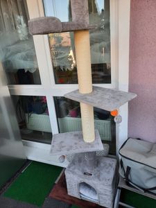 Feandrea Kratzbaum deckenhoch, 231-291 cm höhenverstellbarer xxl, hoher mehrstufiger Katzenkratzbaum, 11 cm dicke Stämme hellgrau Kunden-Foto 9