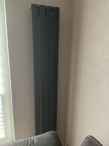 SONNI radiatore a pannello 1800×542mm Radiatore verticale monostrato antracite Foto del cliente 2