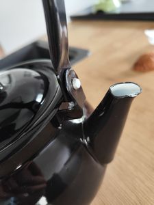 Kuketo | Emaliowany czajnik 1 l czerwony – czajnik do herbaty na kuchenkę indukcyjną, gazową i elektryczną – wytrzymały, stylowy i łatwy w pielęgnacji Zdjęcie produktu od klienta nr 1