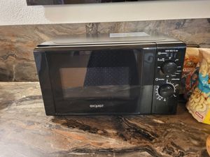 Exquisit Mikrowelle MW 802 G | 700 Watt | Mit Timer | Auftaufunktion | 5 Leistungsstufen | 1000W Grillfunktion | 25,5cm Ø Drehteller Kunden-Foto 2