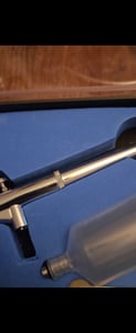 Wiltec Airbrush Pistole Typ 138 mit Single Action Funktion, Düse Ø 0,8 mm, 2 Farbbecher, Pipette und Schlauch für Modellbau, Nailart usw. Kunden-Foto 2