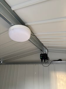 Aigostar Solarlampe Decke Außen mit bewegungsmelder 70W LED Solar Deckenleuchte Outdoor mit Fernbedienung, Energiespeicherbox, IP65, 6500K Kunden-Foto 1