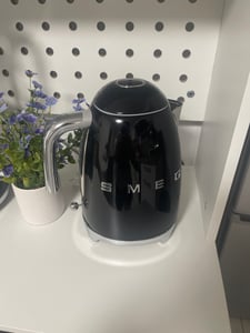 Smeg KLF03PGEU 50's Style Elektrischer Wasserkocher, 1.7 l - Pastellgrün Kunden-Foto 4