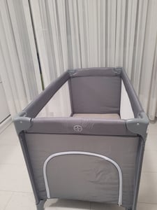Faltbares Reisebett für Babys – Happy Traveller BASIC, Grau Kunden-Foto 4