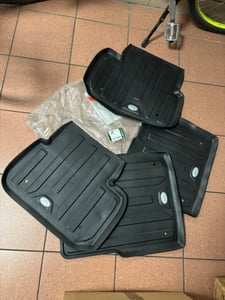Komplet dywaników podłogowych do Land Rover Discovery Sport, 4 sztuki, gumowe, czarne, numer części: VPLCS0281 Zdjęcie produktu od klienta nr 1