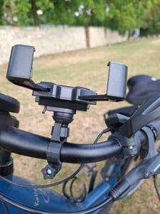 Auto Handyhalterung mit Saugnapf & Arm – 360° drehbar, verstellbar – Kfz Smartphone Halter für iPhone Samsung Xiaomi – stabil & rutschfest Kunden-Foto 2