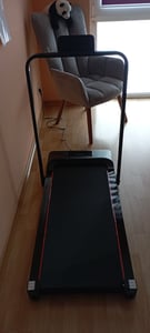 FunLife F1 Walking Pad klappbar – 3-in-1 Untertisch Laufband mit Haltegriff, 1–8 km/h, kompakt & leise für Zuhause, Büro & Homeoffice Kunden-Foto 15