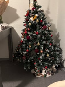 Yorbay Arbre de Noël artificiel 150cm Sapin avec support pour décoration de Noël réutilisable (Sapin de Noël avec neige ) Photo du client 13
