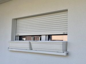 Blumenkasten Milano 3er Set - Weiss - Mit Hydroeinsatz und Wasserstandsanzeiger 80 cm Kunden-Foto 1