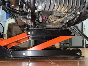 VEVOR Cric hydraulique pour moto 700 kg Cric pour moto Cric pour moto Support de montage pour moto, réglable 120-385 mm Support de montage pour moto, support pour moto dans le garage et à l'extérieur Photo du client 1