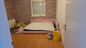 UnboxG Polsterbett 140x200cm mit LED und Ladefunktion (USB&Typ-c), Doppelbett Gästebett Daybett Jugendbett, Holzbett Funktionsbett mit Lattenrost Kunden-Foto 1