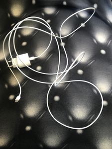  Die Qualität ist hervorragend und das Aufladen des iPhone 16 Pro Max geht sehr schnell und die Kabellänge ist sehr gut. Ich empfehle den Kauf.
