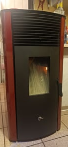 Pelletofen Anita 15 kW Bordeaux Sannover Kunden-Foto 2