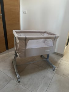 COSTWAY 3 in 1 Beistellbett & Babywiege & Reisebett, 5-stufig Höhenverstellbares Babybett, 10° Neigung, Kinderbett inkl. Matratze, Tragetasche, Stubenwagen für Babys bis 9kg belastbar (Dunkelgrau) Kunden-Foto 4