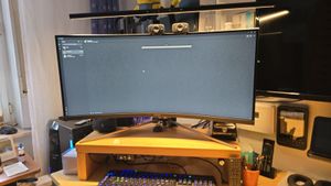 MSI MAG 32CQ6F, 80 cm (31.5"), 2560 x 1440 Pixel, Wide Quad HD, 0,5 ms, Schwarz Kunden-Foto 2