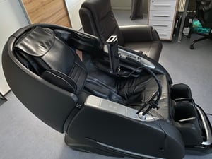 AMBINESS Massagesessel Relaxsessel YUNA | 60 Massageprogramme | deutsche Bediensprache | Zero Gravity-Funktion | 3D-Massagetechnologie Ganzkörpermassage + Wärmefunktion | Vitalwertmessung | Schwarz Kunden-Foto 1