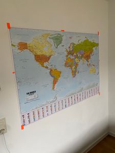 XXL Weltkarte Poster 140x100 cm | Riesige Landkarte als Wanddeko mit 3D-Relief-Effekt | Politische & Physische Karte für Büro & Wohnzimmer Kunden-Foto 3