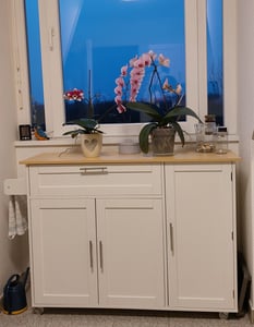 Carrello da cucina Merax con piano di lavoro allungabile, carrello di servizio con portaspezie, 3 ante, 1 cassetto e portasciugamani, ripiani regolabili Foto del cliente 1