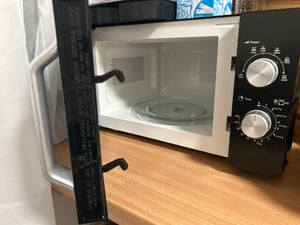 Sharp R-204BA, pracovní deska, samostatná mikrovlnná trouba, 20 l, 800 W, otočné ovládání, černá, stříbrná Fotografie od zákazníka č. 2