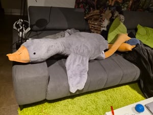 Deluxe übergroßes Gänse-Plüschtier - 190 cm – Weicher, umarmbarer Begleiter in Weiß und Grau Kunden-Foto 3